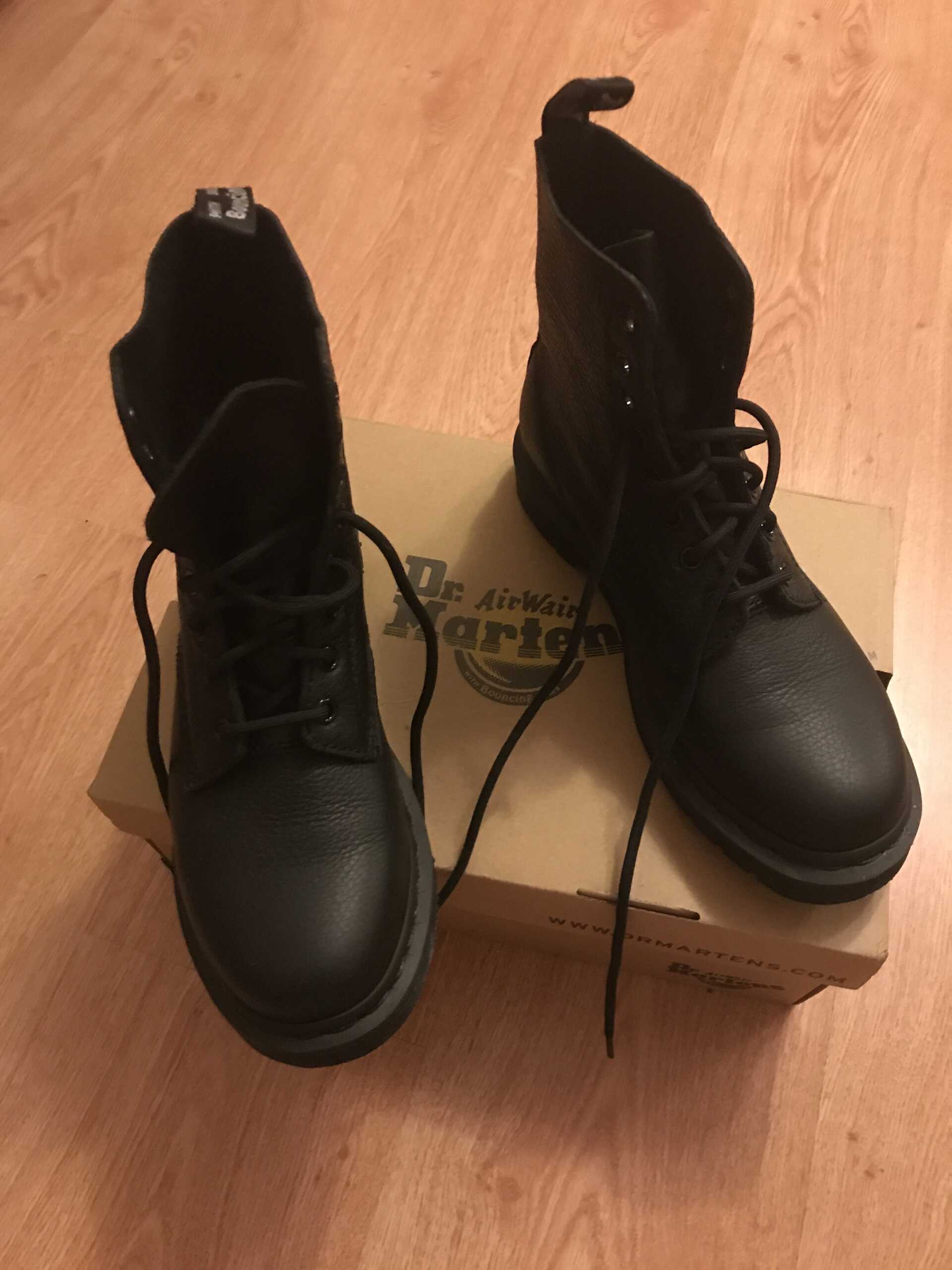 Dr. Martens Pascal - Mono Black Virginia