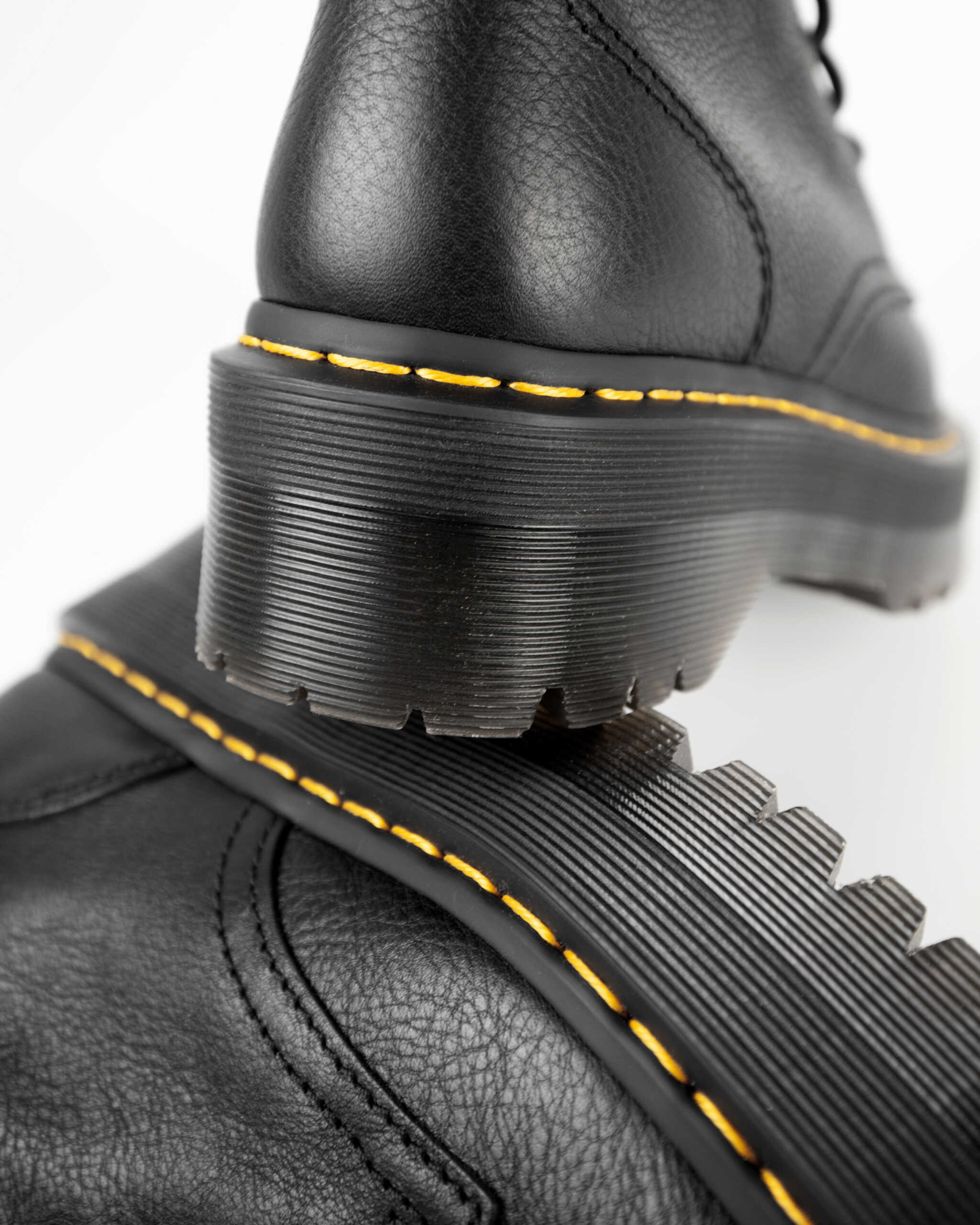 Dr. Martens Jadon - Black Pisa