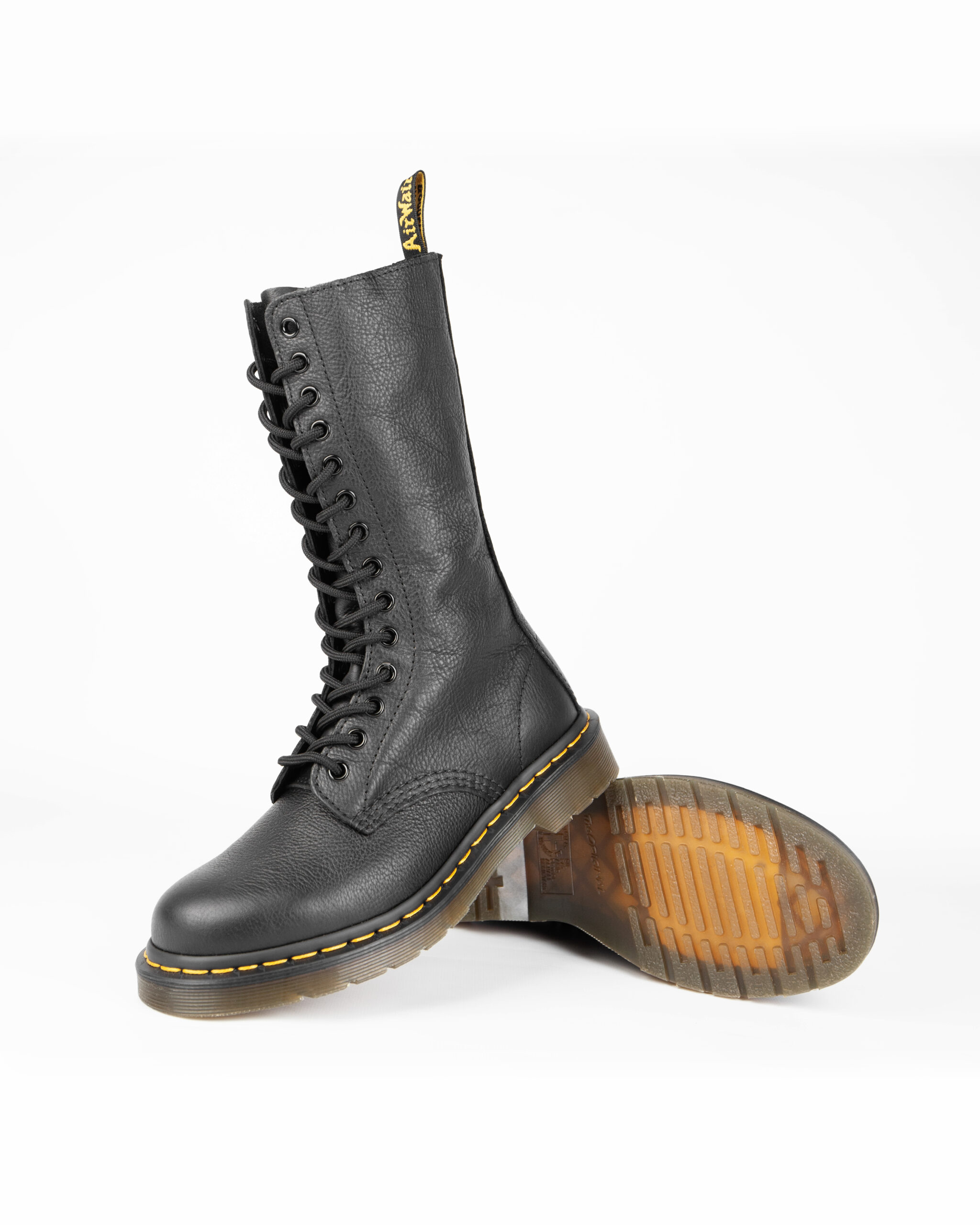 Dr. Martens 1B99 - Black Virginia