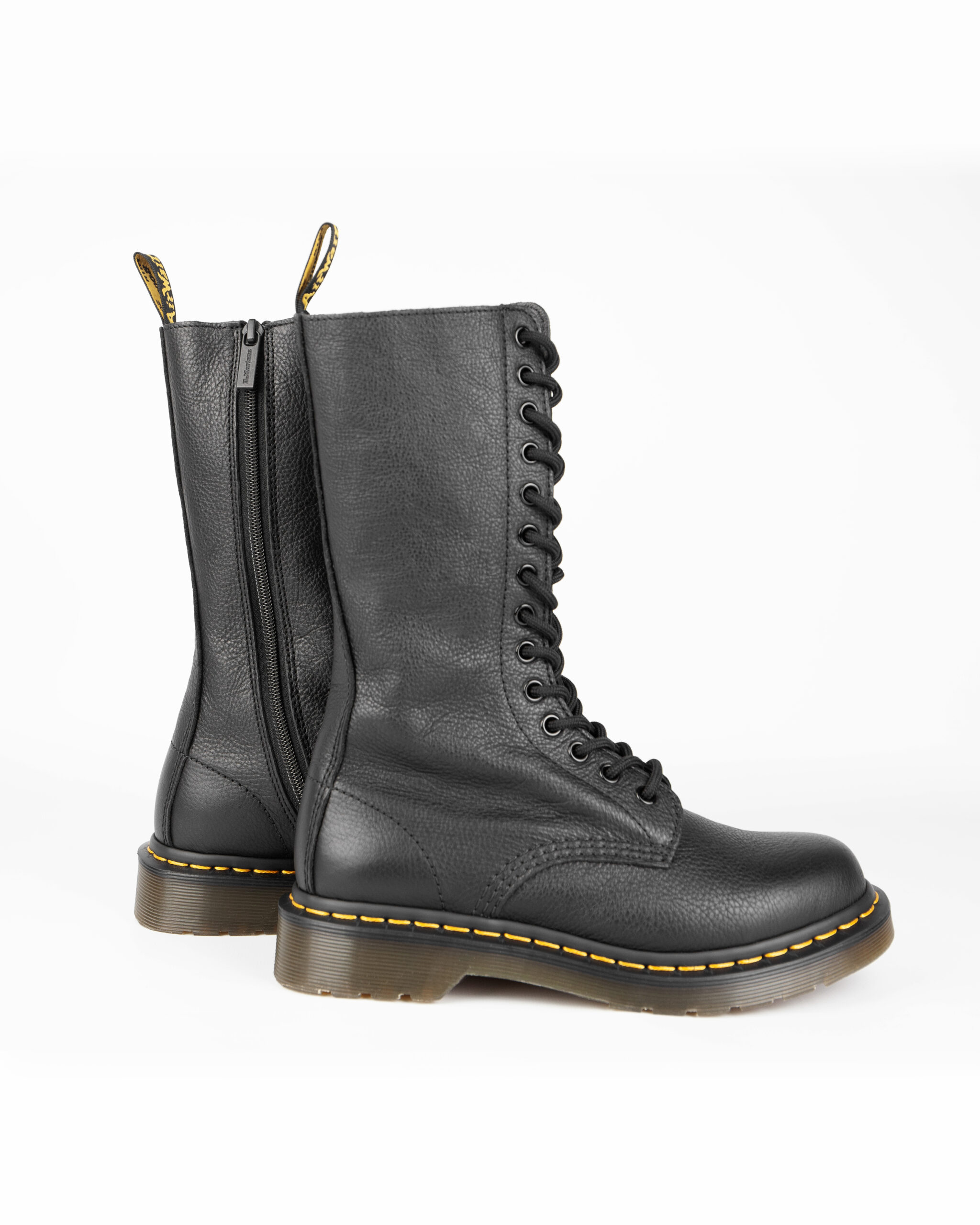 Dr. Martens 1B99 - Black Virginia