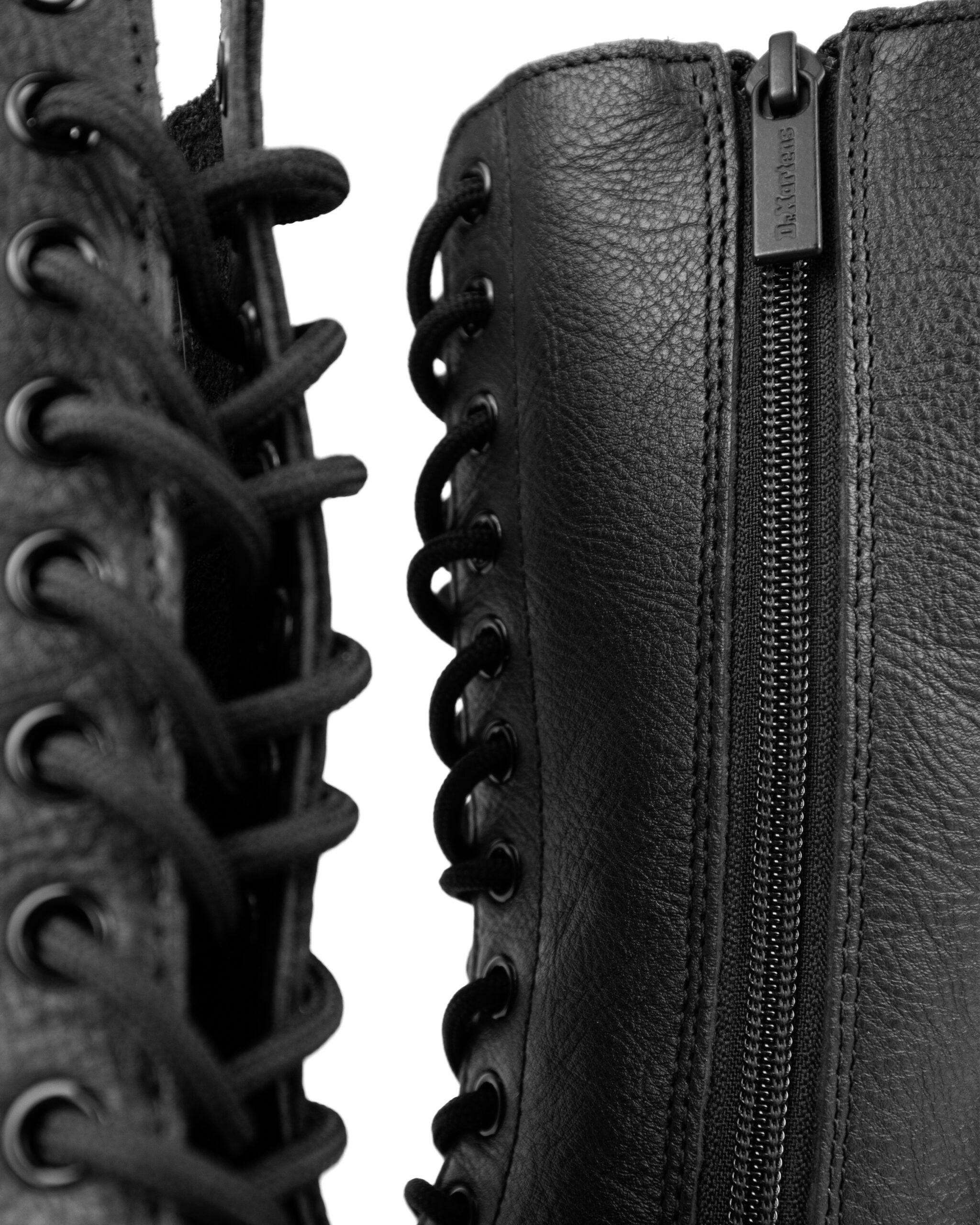 Dr. Martens 1B99 - Black Virginia